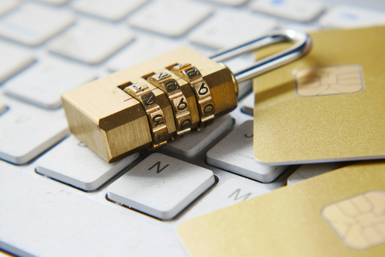 FTP vs SFTP ต่างกันอย่างไร แบบไหนปลอดภัยกว่า